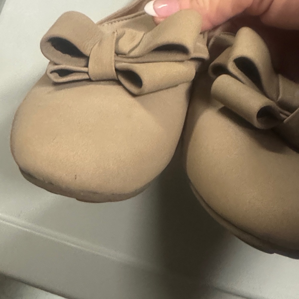Gentle Souls Eugene Ribbon Bow by Kenneth Cole Women's light tan Loafers with - Picture 4 of 8